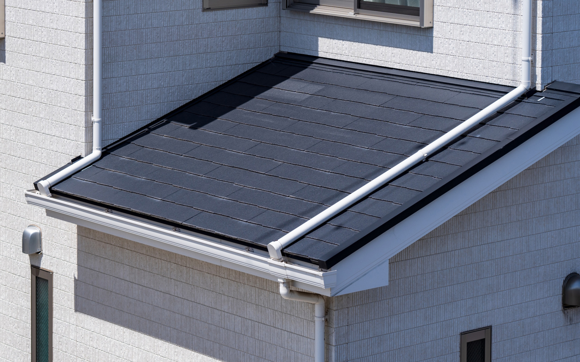 外壁や屋根に気になる症状はありませんか？